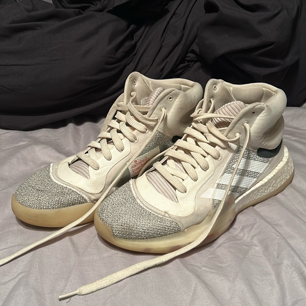 James harden Adidas men’s basketball shoes
